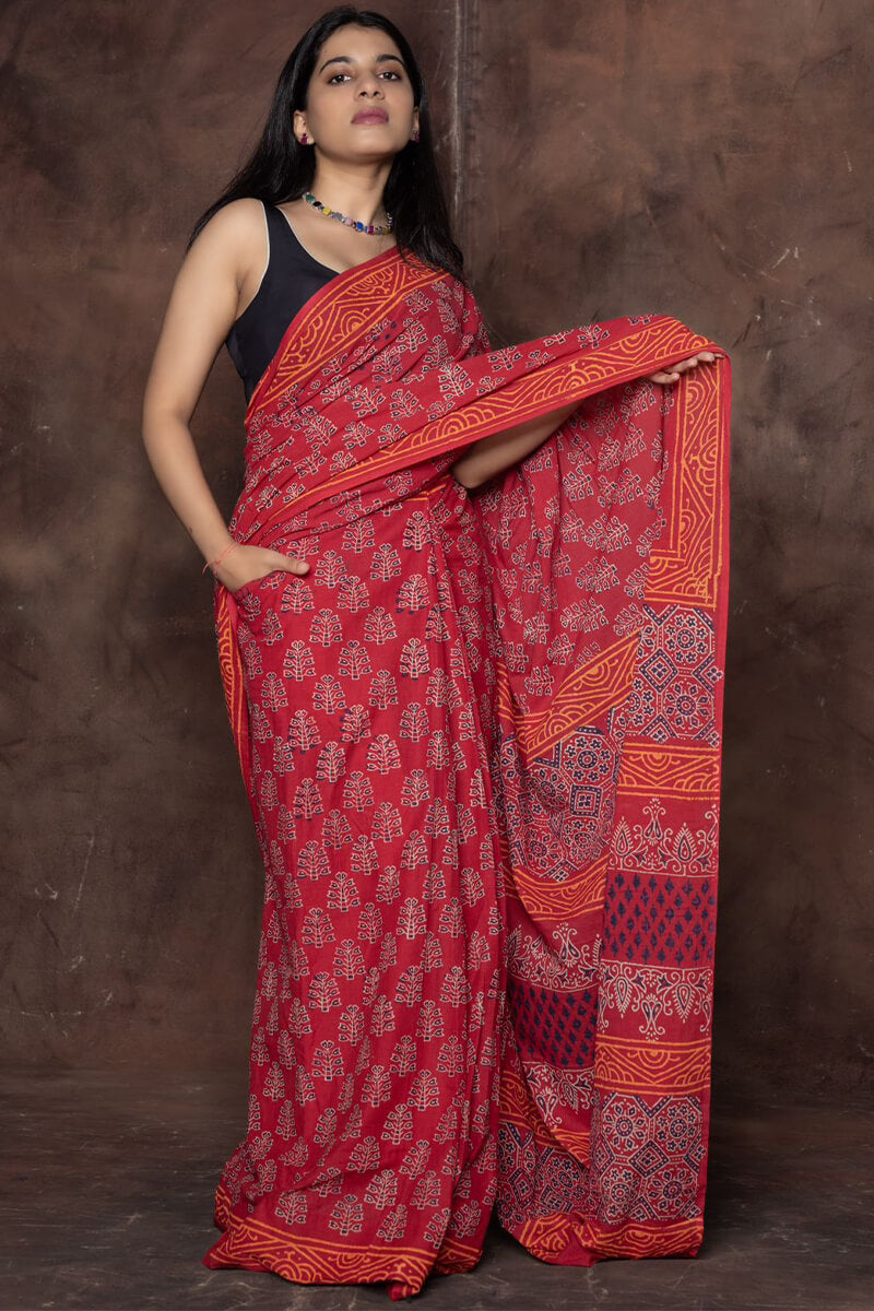 Maroon Mul Cotton Saree - pocket detail