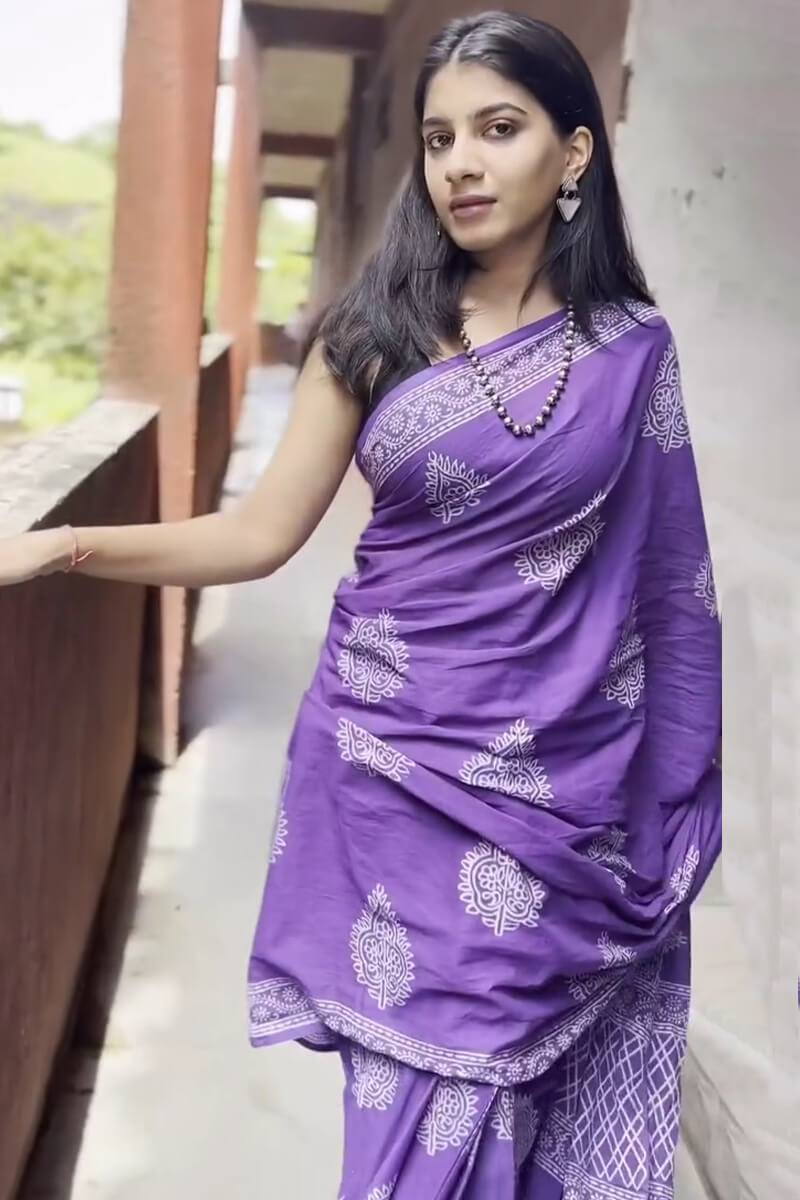 Purple Mul Cotton Saree - fabric detail