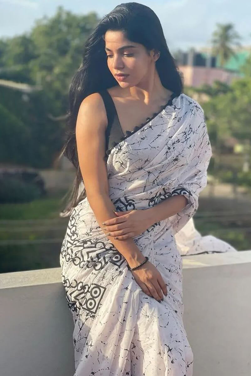 White Mul Cotton Saree - blouse piece