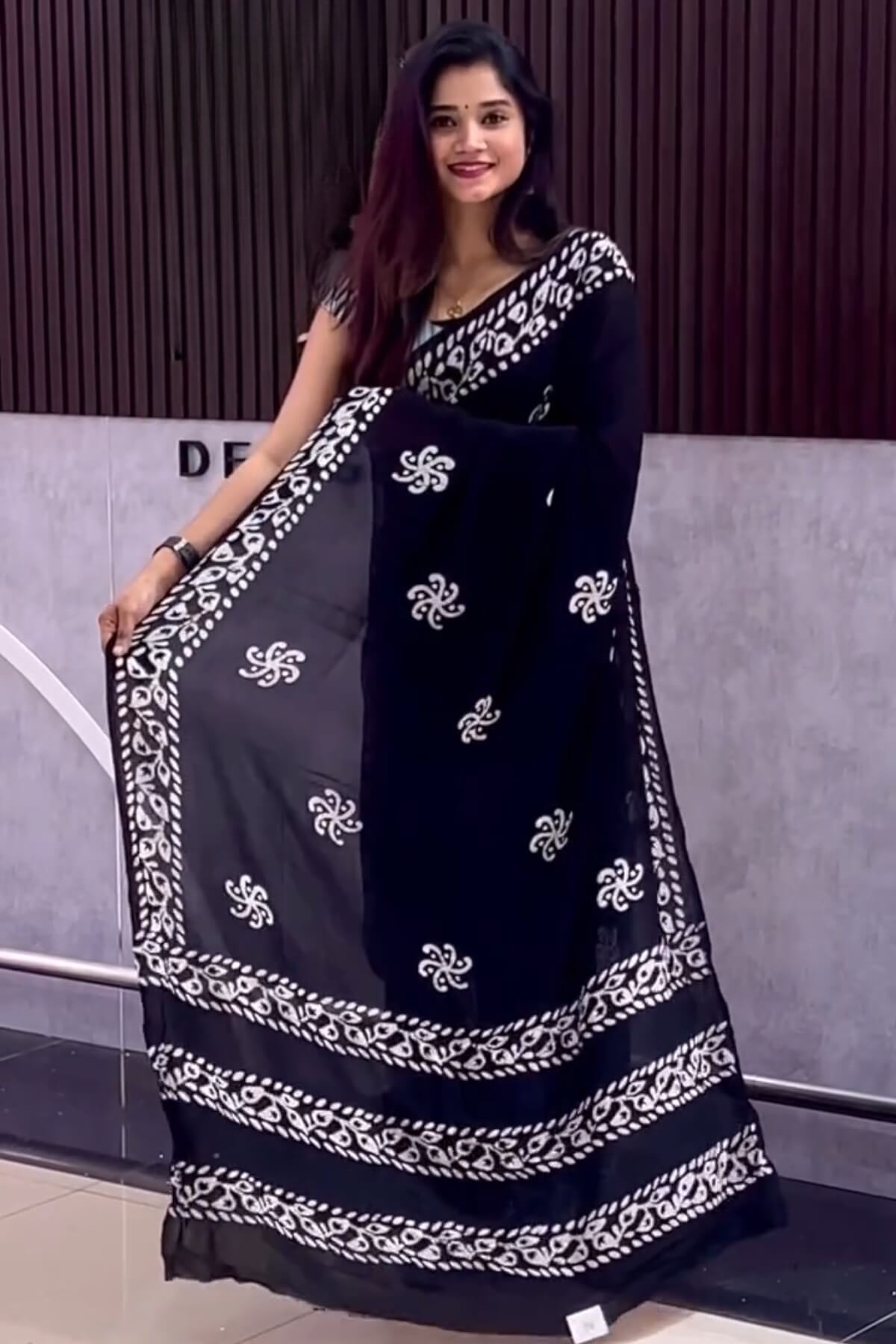 Black Mul Cotton Saree - full spread