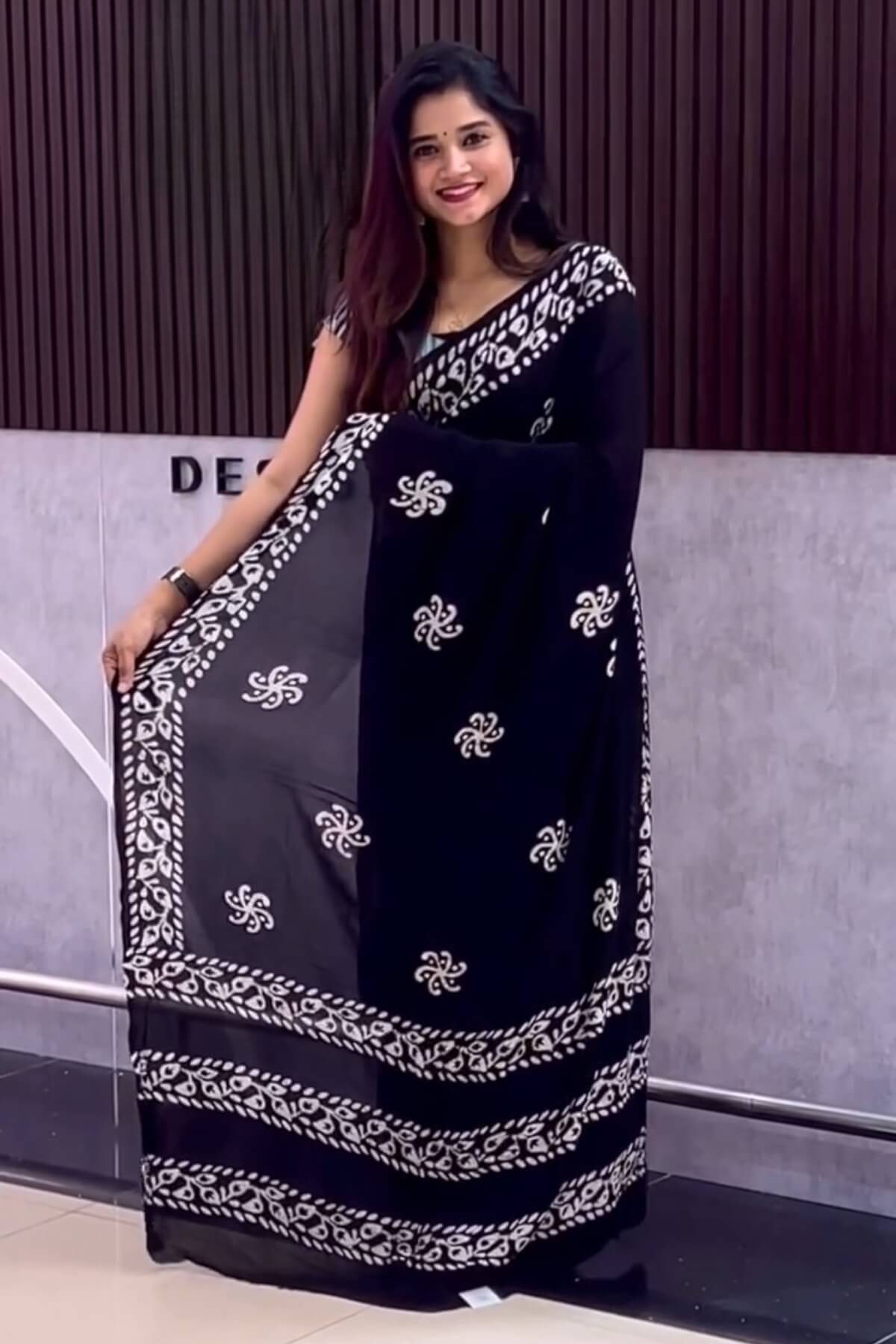 Black Mul Cotton Saree - blouse piece
