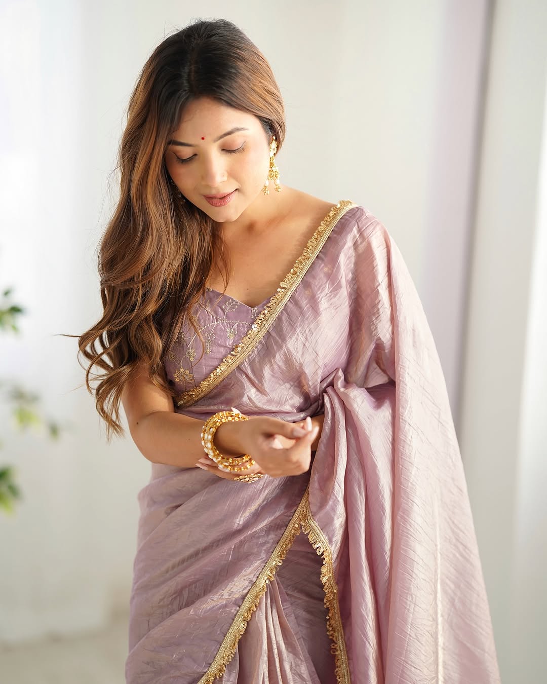 Lavender Crush Silk Saree – golden border detail